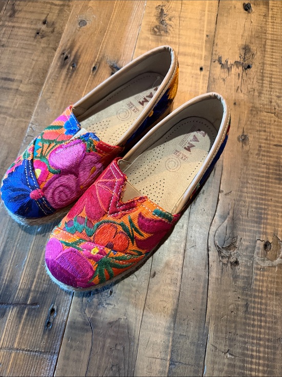 I am Shoes - Beautiful resort-wear boutique Embroidered Espadrilles Mayan w/leather sole